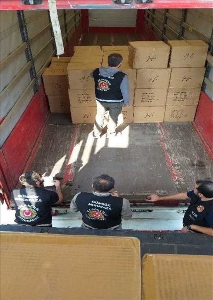 Çankırı'da 2 milyonluk kaçak termos bardak ele geçirildi