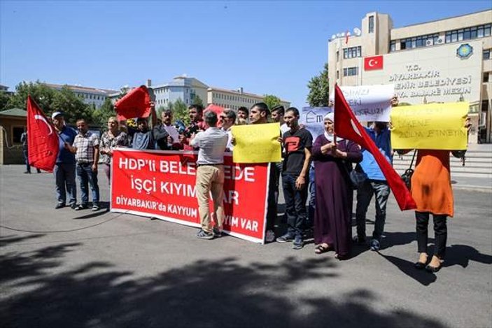 Diyarbakır Belediyesi'nde işten çıkarılan işçilerin eylemi