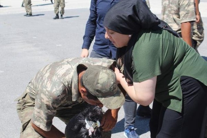 Sivas'ta yemin eden asker gözyaşlarına boğuldu
