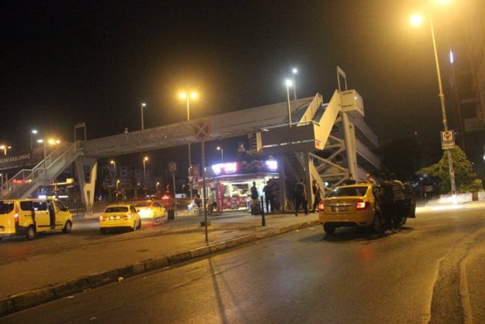 İstanbul'da bir taksici değnekçilerin saldırına uğradı