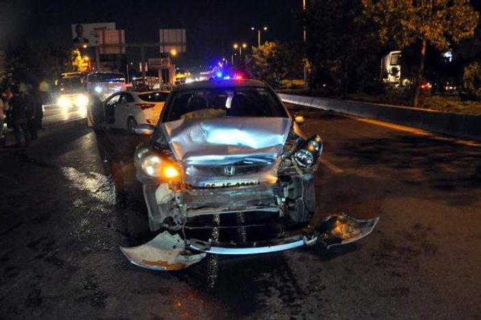Ankara'da iki otomobilin çarptığı kişi hayatını kaybetti