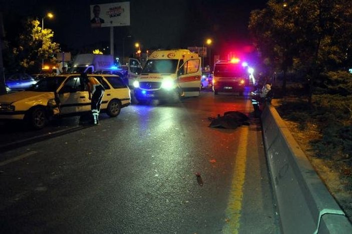 Ankara'da iki otomobilin çarptığı kişi hayatını kaybetti