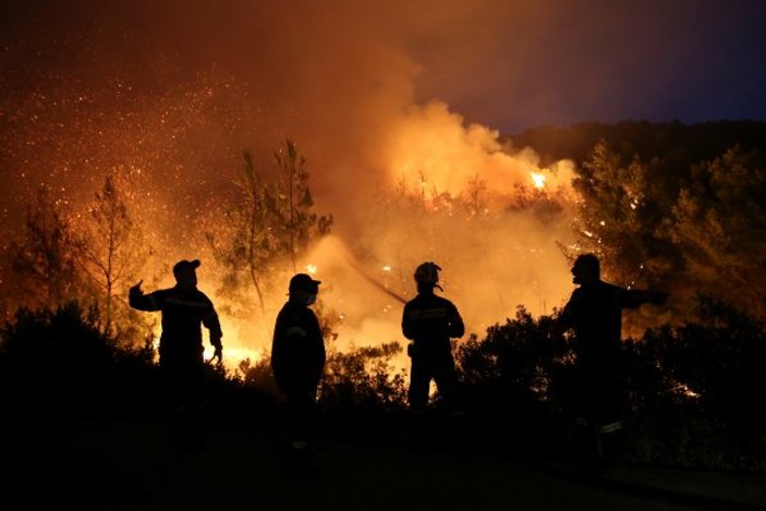 Yunanistan’daki orman yangını sürüyor: 8 yaralı