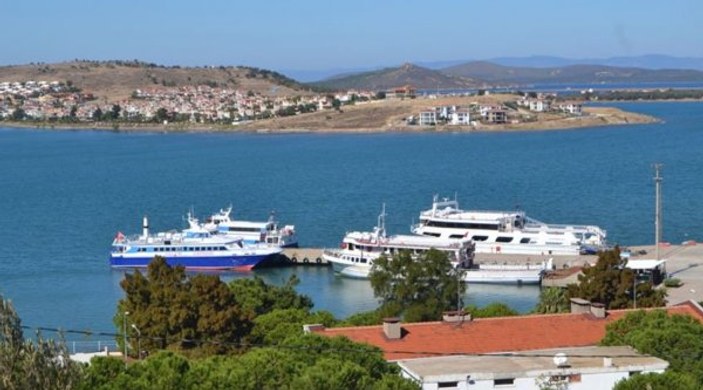 Binlerce turist Yunan adasında mahsur kaldı