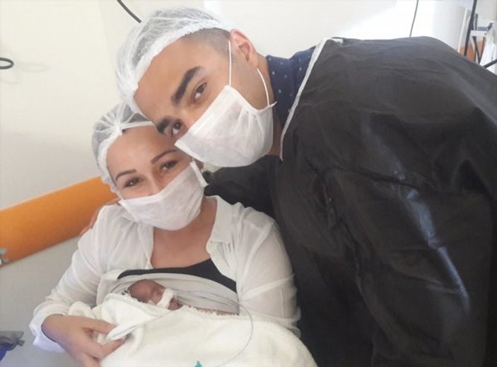 İzmir'de 700 gramlık ikizler yaşam mücadelesini kazandı
