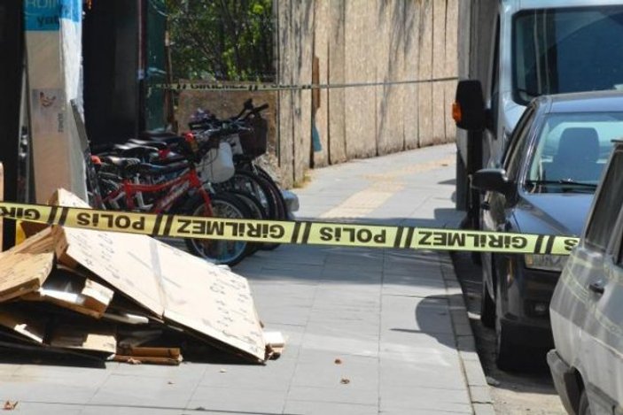 Bilecik'te yolda yürürken üzerine cam düşen kadın öldü
