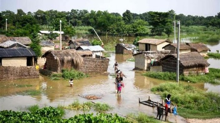 Hindistan'da aşırı yağışlardan 282 kişi öldü