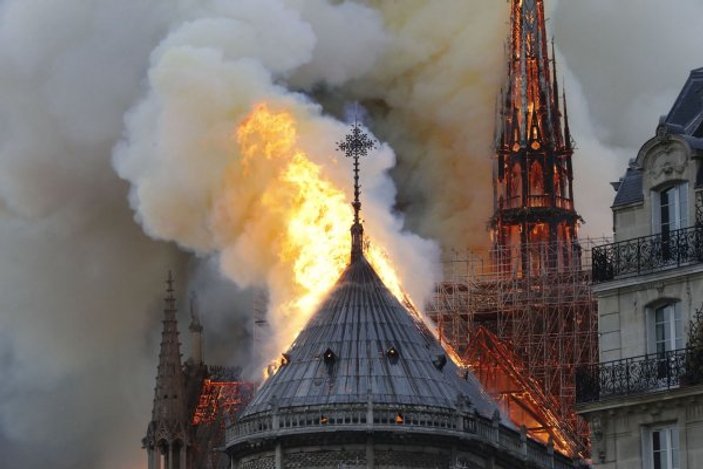 Sıcak hava Notre Dame Katedrali’ni çökertebilir