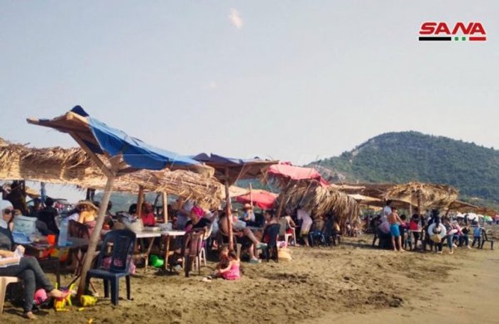 Suriyeliler bayram tatilinde plajlarında
