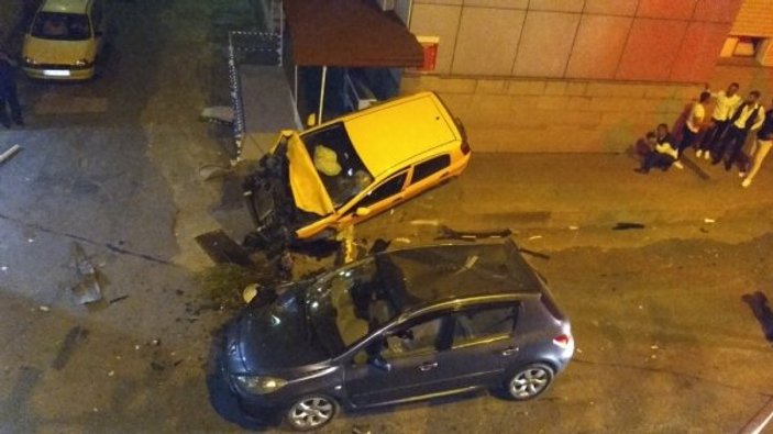Zonguldak'ta kontrolden çıkan araç 10 metreden uçtu