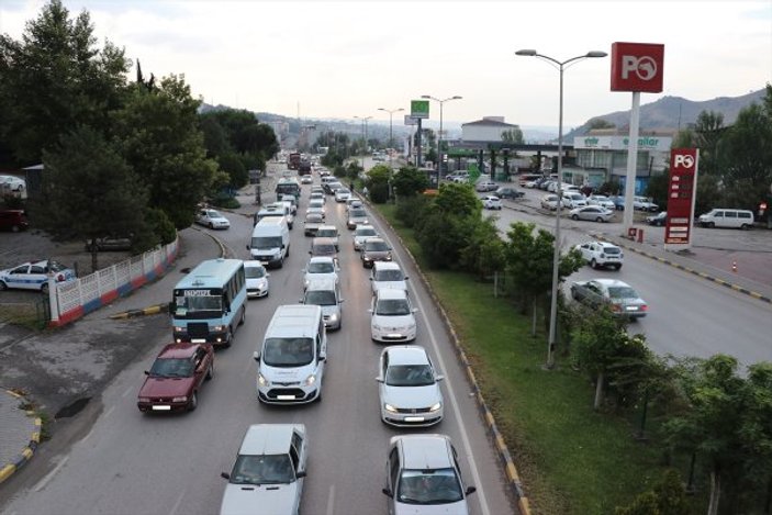 Karabük'te bayram tatilinden dönüş trafiği