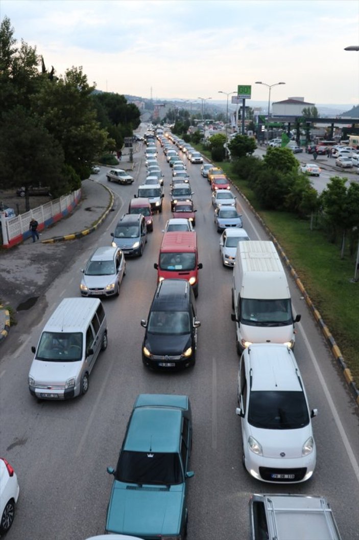 Karabük'te bayram tatilinden dönüş trafiği