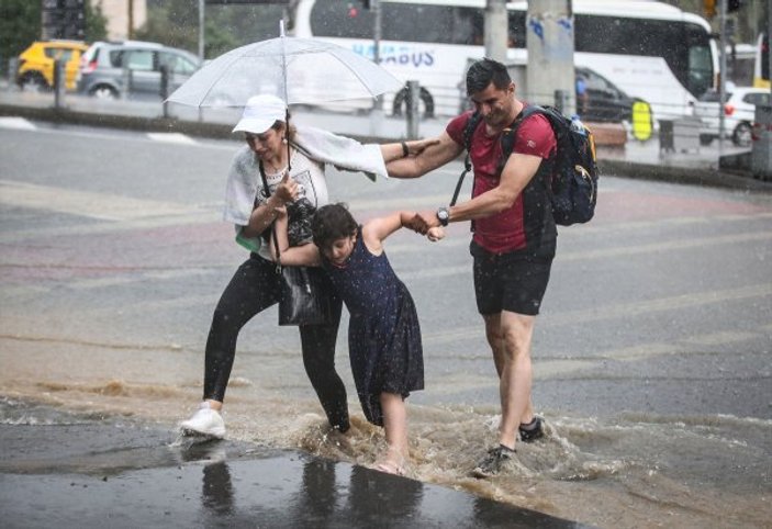 Fatih'te metrekareye 114 kilogram yağış düştü