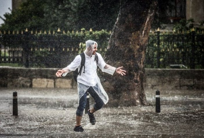 Fatih'te metrekareye 114 kilogram yağış düştü