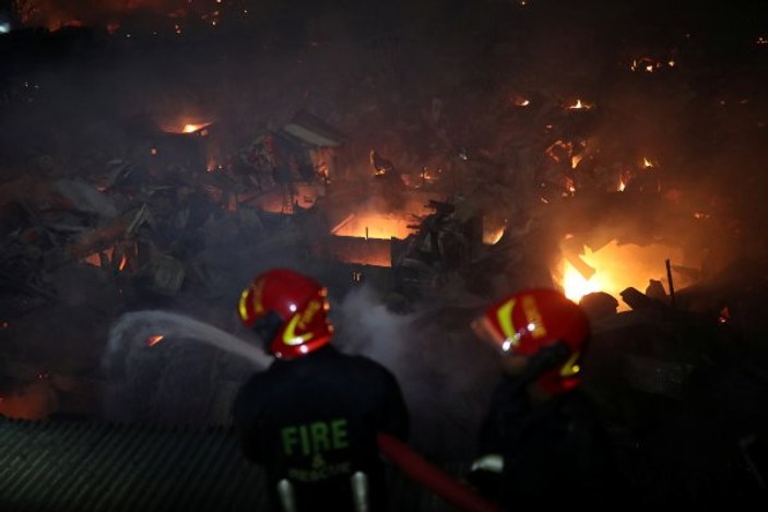 Bangladeş'teki yangında 50 bin kişi evsiz kaldı