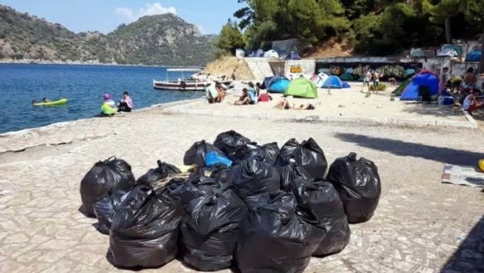 Marmaris'te tatilciler arkalarında tonlarca çöp bıraktı