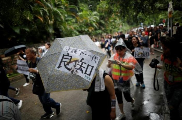 Hong Kong protestolarına öğretmenler de katıldı