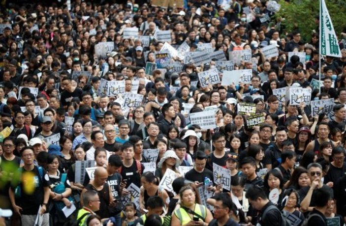 Hong Kong protestolarına öğretmenler de katıldı