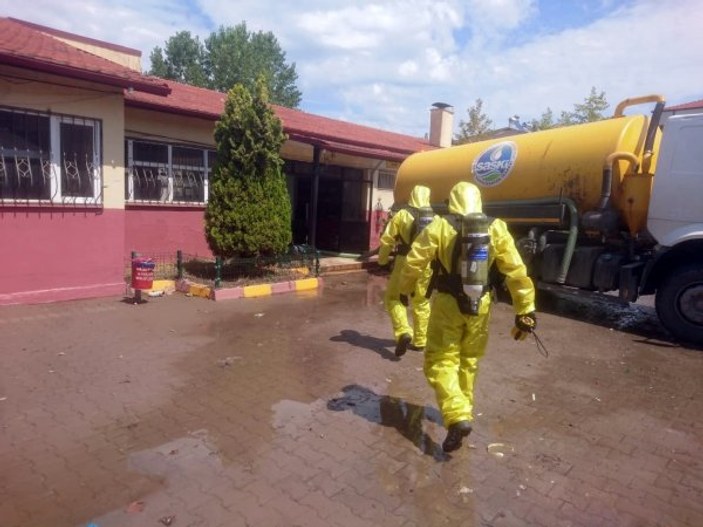 Sakarya'da su basan okulda zehirli gaz açığa çıktı