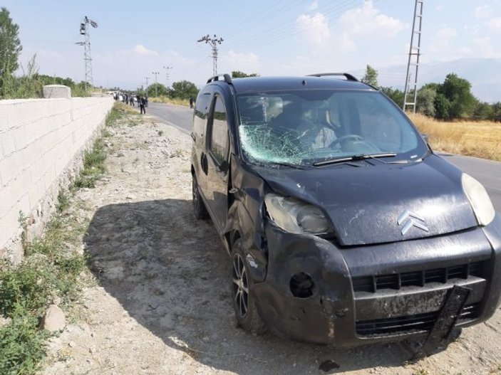 Erzincan'da otomobil ile motosiklet çarpıştı: 1 ölü