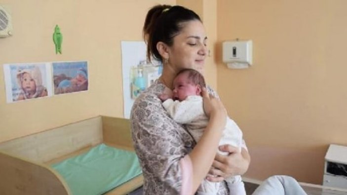 Kazakistan'da bir kadın 3 ayda 2 çocuk sahibi oldu