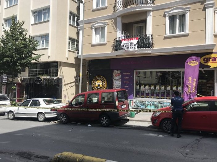 İstanbul'da binadan düşen kartonpiyer 2 kişiyi yaraladı