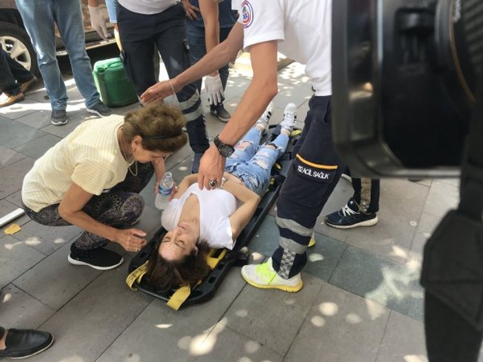 İstanbul'da binadan düşen kartonpiyer 2 kişiyi yaraladı