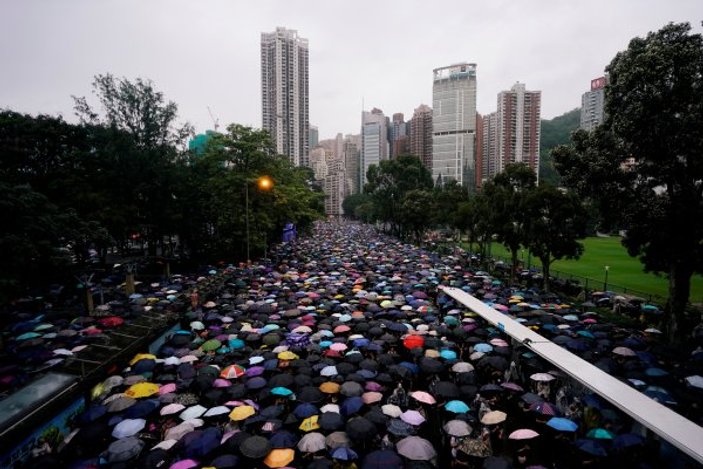Ülkelerin müdahalesi Hong Kong'a büyük zarar veriyor