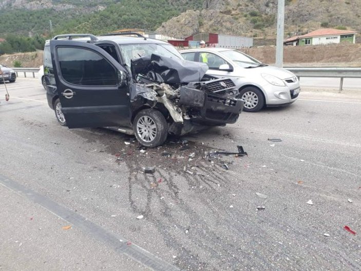 Amasya'da 3 araç birbirine girdi: 4 yaralı