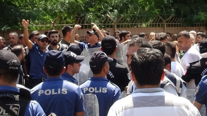 Diyarbakır’da belediye önünde protestoya müdahale