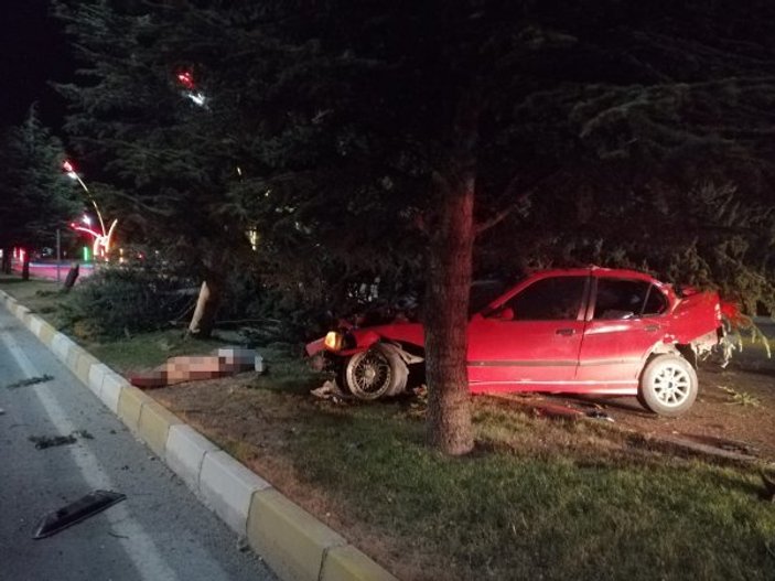 Uşak'ta ehliyetsiz sürücü kaza yaptı: 2 ölü
