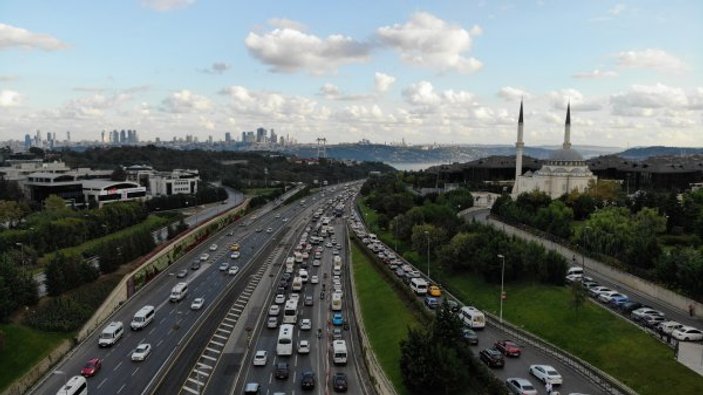 İstanbul'da tatil dönüşü trafik yoğunluğu başladı