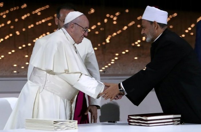 Katoliklerle Araplar arasındaki ilişki büyüyor