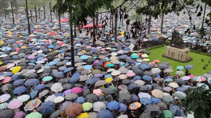 Hong Kong protestolarına, Twitter ve Facebook engeli