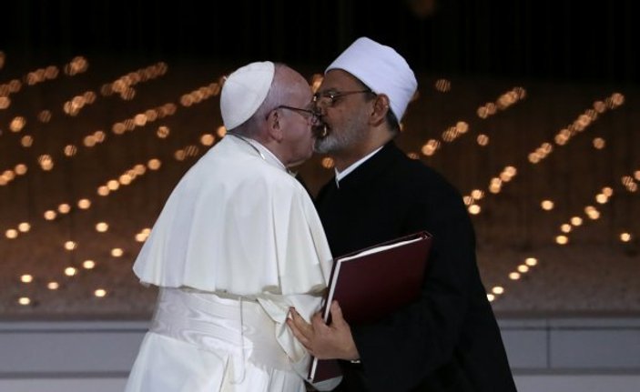 Katoliklerle Araplar arasındaki ilişki büyüyor