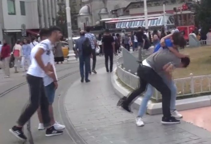 Taksim'in ortasında meydan dayağı