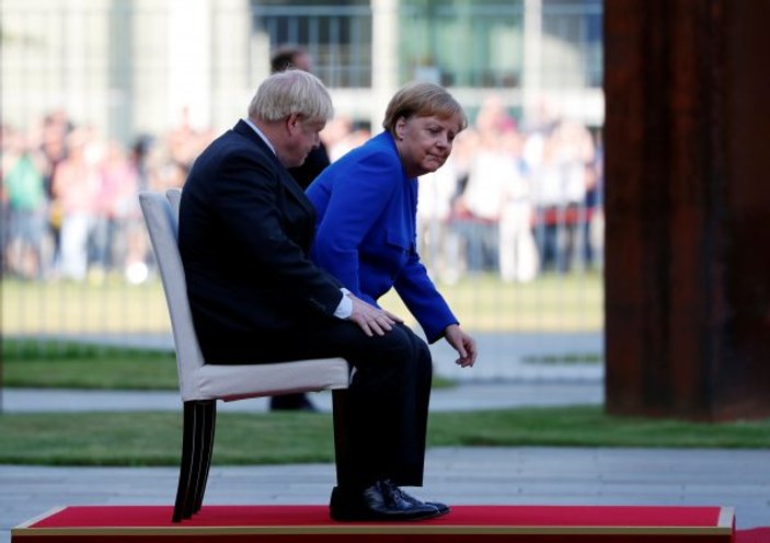 Boris Johnson ilk ziyaretini Almanya'ya yaptı