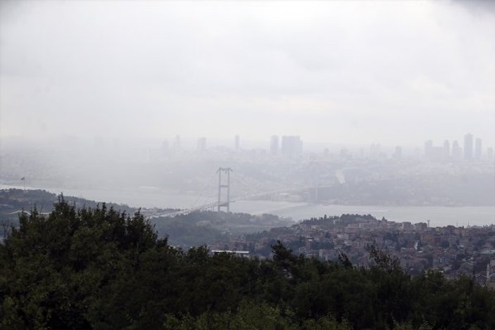 İstanbul'u kara bulutlar sardı