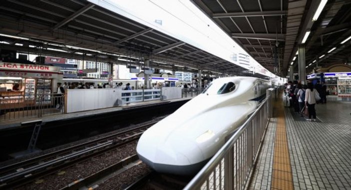 Japonya'da hızlı tren kapısı açık gitti