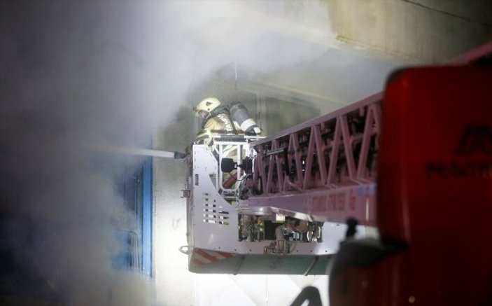 İstanbul'da kozmetik deposunda yangın