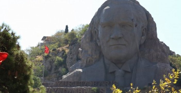 Atatürk maskı temizlendi