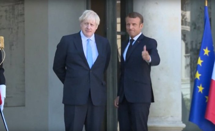 Boris Johnson tavırlarıyla Fransızları da kızdırdı
