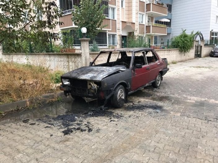 Tokat'ta aniden yanan otomobil mahalleliyi korkuttu