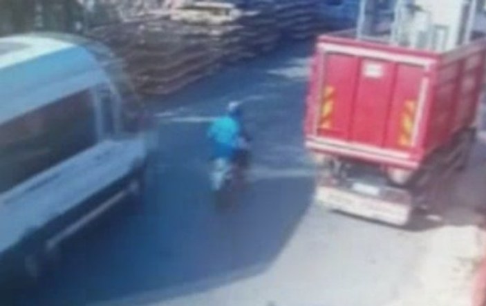 Tekirdağ'da hurdacı dükkanına silahlı saldırı anı