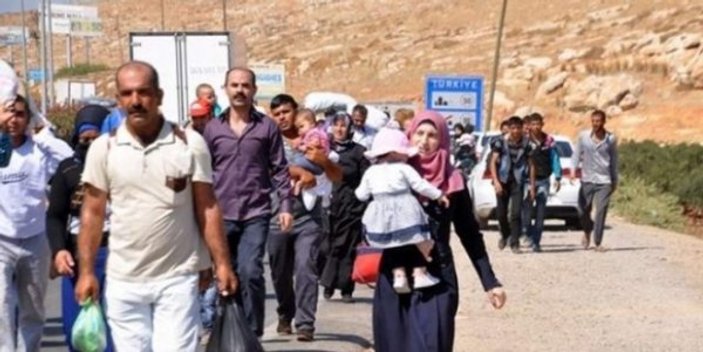 Saldırılar sonrası Türkiye sınırındaki Suriyeli sayısı artıyor
