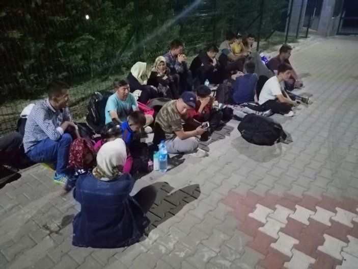 Yunanistan'a kaçmak isteyen 165 mülteci yakalandı