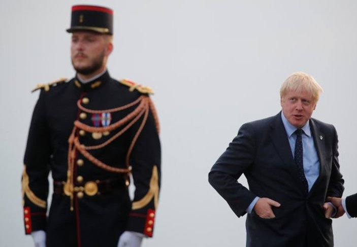 Boris Johnson G7'de de 'rahat' tavırlarıyla dikkat çekti
