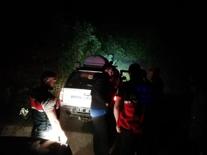 Zonguldak'ta kayalıklarda mahsur kalan 6 kişi kurtarıldı