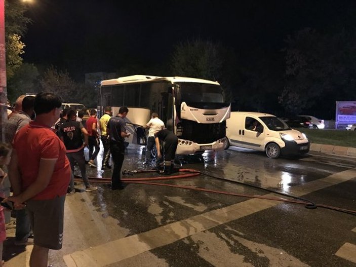 Edirne'de seyir halindeki minibüs bir anda alev aldı