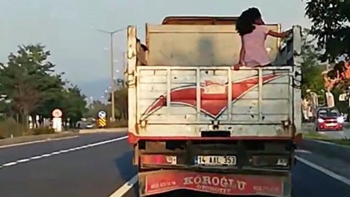Bolu'da küçük kızın kamyon kasasında yolculuğu